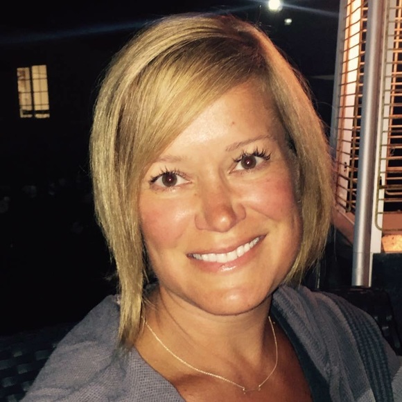 Meet your Posher, Nicole - Picture 1 of 1